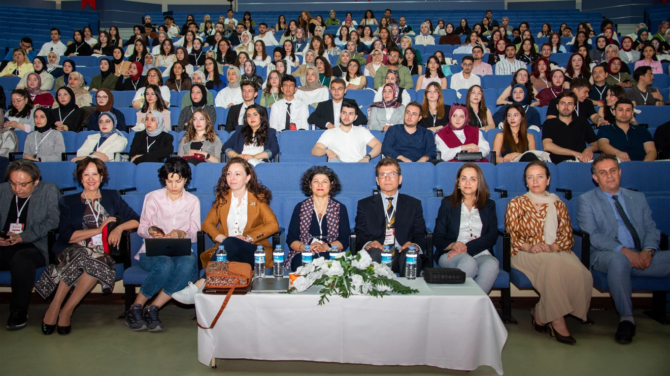 Genç diş hekimleri, 3. Ulusal Öğrenci Kongresi’nde bir araya geldi